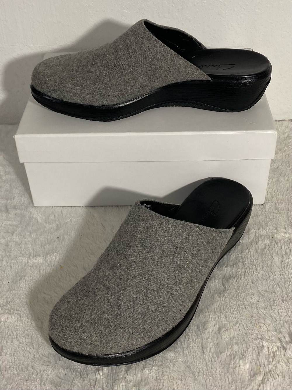 Clarks Gray Fabric Clogs Mules Women’s Size 7.5M